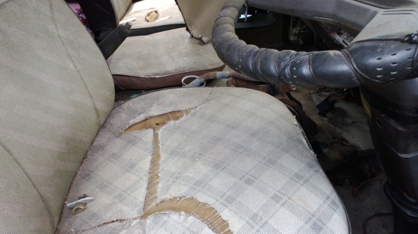 6ล้อดั้มเรือ HINO KR300  150แรง เครื่องEH300 ยาง9....