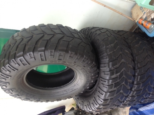 ขายยาง Mickey Thompson 305 70 16 สวยๆ 4 เส้น