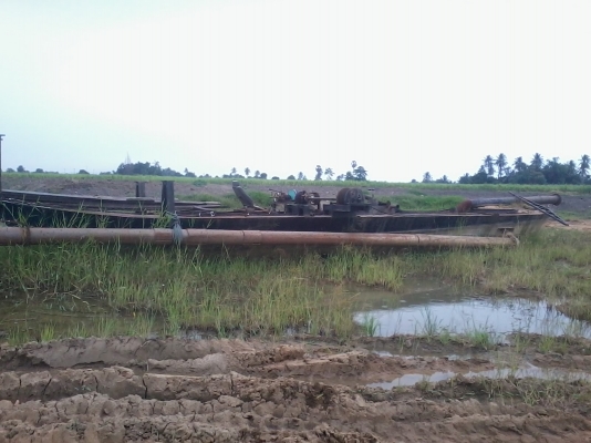 เรือดูดทรายท้องแบน กว้าง 2.80 เมตร ยาว 22 เมตร ลึก 120 ซม. ขาดเครื่องมีเกียร์เกียร์ฮีโน่ 11 ซี ท่อดูด 22 เมตร ดูด 10 ออก 10 ปั้มซ่อมแล้วปะ ทุ่นยาว 6 เมตร สูง 1.20 เมตร กว้าง 2.40 สภาพเรือ 80\% 550000 เรือดูดทรายท้องแบน กว้าง 2.80 เมตร ยาว 22 เมตร ลึก 120 ซม. ขาดเครื่องมีเกียร์เกียร์ฮีโน่ 11 ซี ท่อดูด 22 เมตร ดูด 10 ออก 10 ปั้มซ่อมแล้วปะ ทุ่นยาว 6 เมตร สูง 1.20 เมตร กว้าง 2.40 สภาพเรือ 80\% 550000