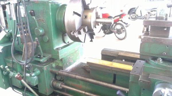 แท่นกลึง 6 ฟุต รุ่นหนัก คอลึก 3 เพลา เกียร์กระตุก 90,000 ด่วน