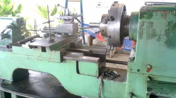 แท่นกลึง 6 ฟุต รุ่นหนัก คอลึก 3 เพลา เกียร์กระตุก 90,000 ด่วน