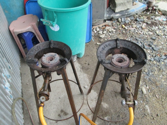 เตาแก็สหนาทน  ใช้น้อย  พร้อมขา 2 ตัว  หัวเร่ง  วาวพร้อม