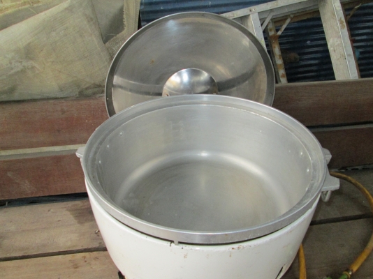 หม้อหุ้งข้าวเตาแก็ส  สภาพดี  ใช้น้อย  พร้อมใช้  ราคาแสนถูก