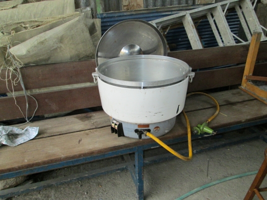 หม้อหุ้งข้าวเตาแก็ส  สภาพดี  ใช้น้อย  พร้อมใช้  ราคาแสนถูก