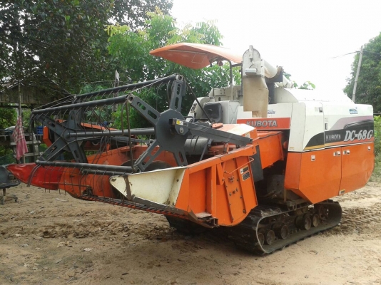 รถเกี่ยวคูโบต้า  BC68G  ใช้งานมา 2300 กว่าชั่วโมง  รถพร้อมใช้