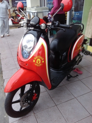 Scoopy-i ลายแมนยู (ล้อแม็กซ์) สวยๆ ตจวส่งได้ครับ