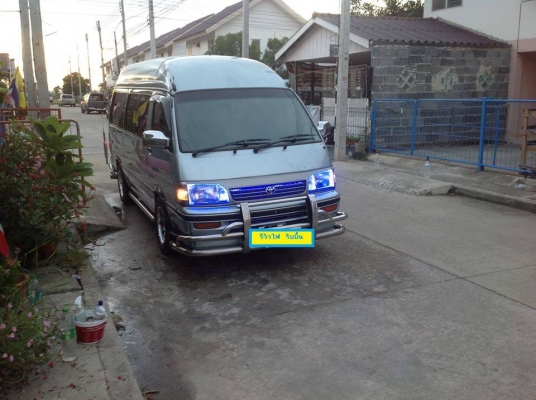 ขายด่วนครับ รถตู้ TOYOTA HIACE COMMUTER  แต่ง vip แบบจัดเต็ม ติดต่อ คุณวรวัฒน์ 0815464118