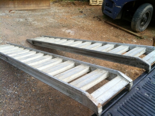 ขายคาน อลูมีเนียม สำหรับขึันรถแบ็คโฮ