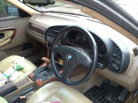 bmw 318i 1996 สีแดง เครื่องเจ 2500 เบนซิน ออกค่าโอนให้