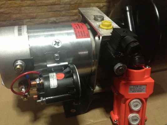 มอเตอร์ 12 v. สำหรับกะบะยกดั้มพ์5ตัน มอเตอร์ 12 v. สำหรับกะบะยกดั้มพ์5ตัน