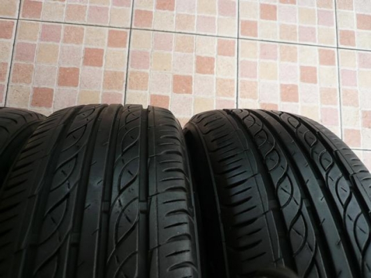 ยาง FIRESTONE 185-60-15 ปี5211 (1ชุด) สภาพสวยๆ ดอกเพียบ ยางสด ขาย 3,200.- ดูของถนนสรงประภา ดอนเมือง โทร.087-717-7631