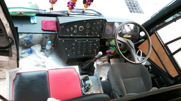 ขายรถบัสพัดลม NISSAN คัสซี TD90E-1398932 เครื่อง PE6-0053741 220 แรงม้า 49 ที่นั่ง ราคา 1100000 ขายรถบัสพัดลม NISSAN คัสซี TD90E-1398932 เครื่อง PE6-0053741 220 แรงม้า 49 ที่นั่ง ราคา 1100000