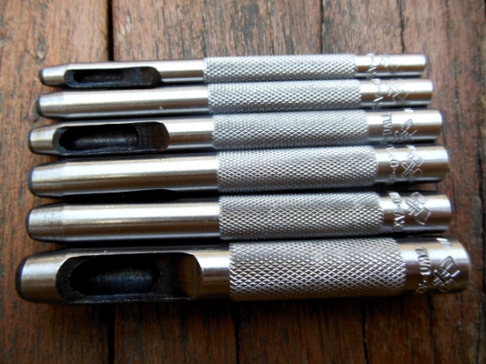 ตุ๊ดตู่ เหล็กปั้มรู 6 ตัวชุด 1/8 - 5/16 ตราขวานคู่