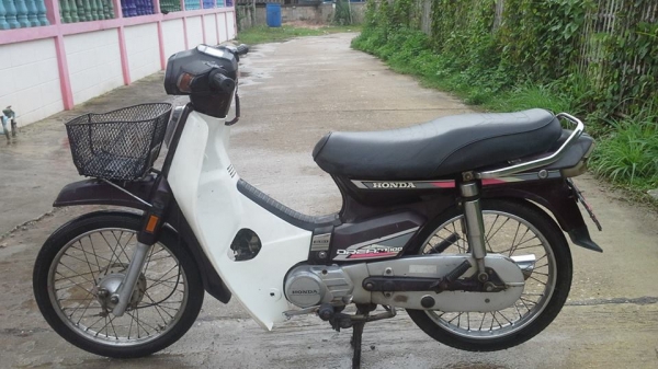 ดรีมคุรุสภาทะเบียนโอนภาษีขาดปีกว่าเดิมๆขายถูกๆ11000บาท