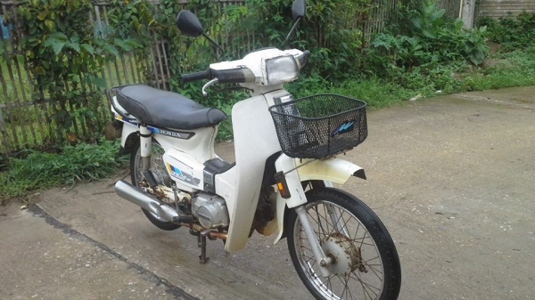 ดรีมคุรุสภาสีขาวทะเบียนโอนเดิมๆขายถูกๆ11500บาท