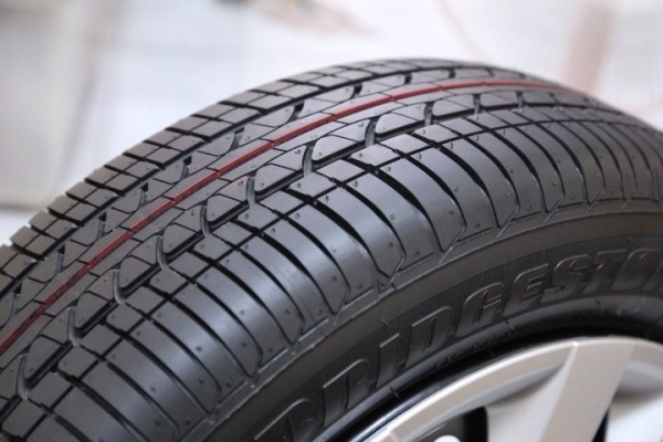 ขายล้อกะทะ Suzuki Swift ขนาด 15 นิ้ว พร้อมยางป้ายแดง ปี13