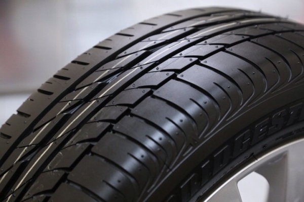 ขายล้อแม็ก SUZUKI SWIFT ขนาด 16 นิ้ว พร้อมยางป้ายแดง ปี13 ขายล้อแม็ก SUZUKI SWIFT ขนาด 16 นิ้ว พร้อมยางป้ายแดง ปี13