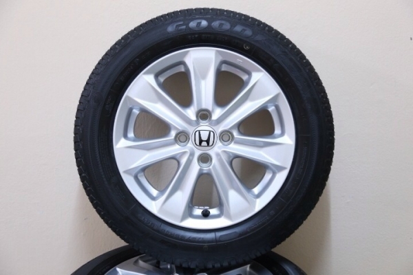 ขายล้อแม็ก Honda Jazz 15". พร้อมยางป้ายแดง ปี13