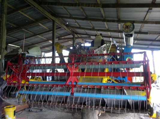 ขายรถเกี่ยวข้าวสามชุกการช่าง + พร้อมรถเทรลเลอร์ 10 ล้อ