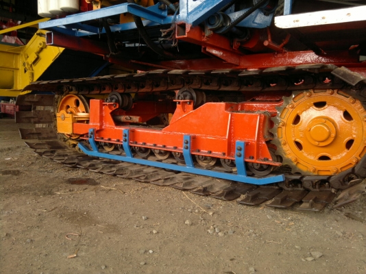 ขายรถเกี่ยวข้าวสามชุกการช่าง + พร้อมรถเทรลเลอร์ 10 ล้อ