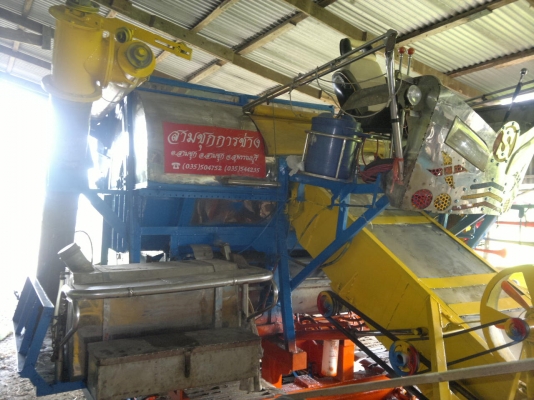 ขายรถเกี่ยวข้าวสามชุกการช่าง + พร้อมรถเทรลเลอร์ 10 ล้อ