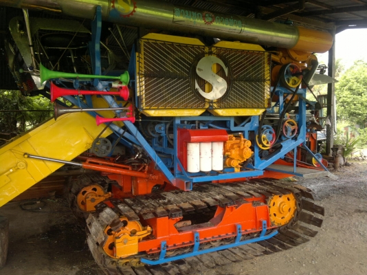 ขายรถเกี่ยวข้าวสามชุกการช่าง + พร้อมรถเทรลเลอร์ 10 ล้อ