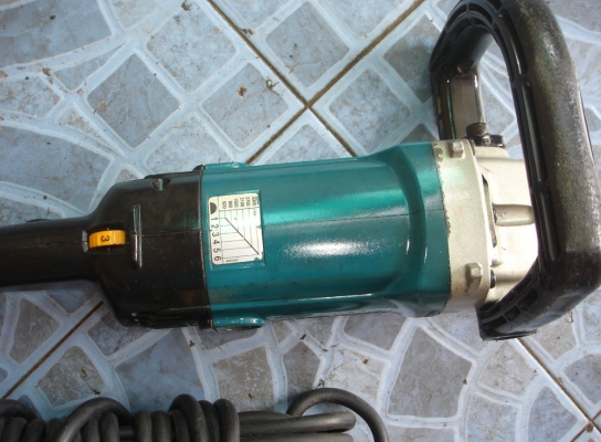 เครื่องขัดเงา/ขัดสี/ขัดกระดาษทราย ยี่ห้อ makita รุ่น 9227C ขนาด 7" 1200 W