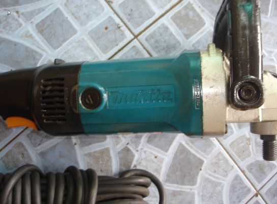 เครื่องขัดเงา/ขัดสี/ขัดกระดาษทราย ยี่ห้อ makita รุ่น 9227C ขนาด 7" 1200 W