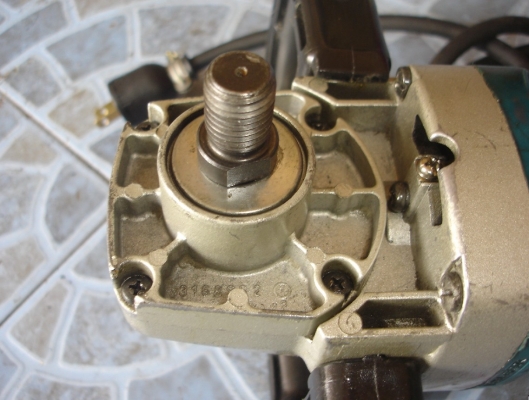 เครื่องขัดเงา/ขัดสี/ขัดกระดาษทราย ยี่ห้อ makita รุ่น 9227C ขนาด 7" 1200 W