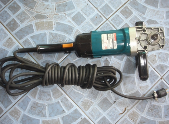 เครื่องขัดเงา/ขัดสี/ขัดกระดาษทราย ยี่ห้อ makita รุ่น 9227C ขนาด 7" 1200 W