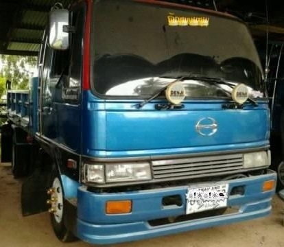 HINO FD 195 HP HO7D หกล้อดั๊มพ์ สมอเงินสวยจัด กระบะดั๊มพ์เหล็ก 6 ตันความยาว 3.60 เมตร เครื่องแห้งแรงดี ภายในเก๋งคอนโซลสวยเต็ม แอร์เย็น พ.เพาเวอร์ ก.ไฟฟ้า ระบบเบรคทริ๊ปฟี้ครบครัน ช่วงล่างใหญ่ดีคัชซีสวยมาก ยาง 8.25 ขอบ 16 สภาพดี 80\% พร้อมบรรทุกพร้อมใช้งาน เ