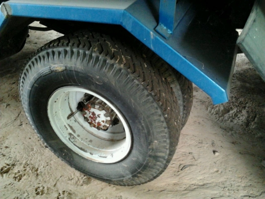 HINO FD 195 HP HO7D หกล้อดั๊มพ์ สมอเงินสวยจัด กระบะดั๊มพ์เหล็ก 6 ตันความยาว 3.60 เมตร เครื่องแห้งแรงดี ภายในเก๋งคอนโซลสวยเต็ม แอร์เย็น พ.เพาเวอร์ ก.ไฟฟ้า ระบบเบรคทริ๊ปฟี้ครบครัน ช่วงล่างใหญ่ดีคัชซีสวยมาก ยาง 8.25 ขอบ 16 สภาพดี 80\% พร้อมบรรทุกพร้อมใช้งาน เ