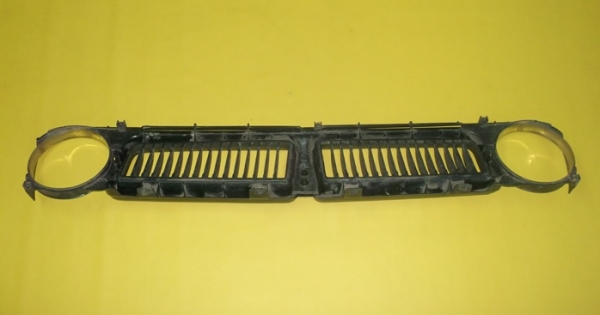 กระจังหน้า TOYOTA KE สภาพสวยๆไม่มีเเตกพร้อมโลโก้ครับ