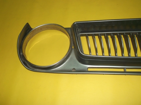 กระจังหน้า TOYOTA KE สภาพสวยๆไม่มีเเตกพร้อมโลโก้ครับ