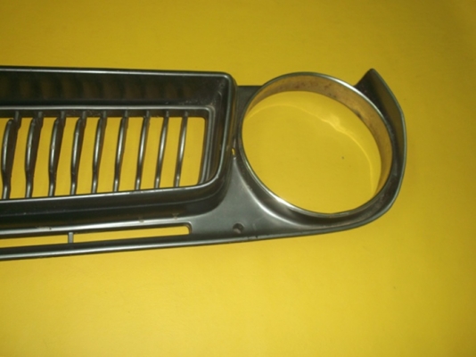 กระจังหน้า TOYOTA KE สภาพสวยๆไม่มีเเตกพร้อมโลโก้ครับ