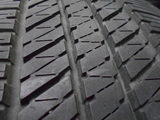 ขายยาง bridestone Dueler 265/65/17 ปี 12 ดอกสวย 1 ชุด/ใส่-ถ่วงฟรีค่ะ