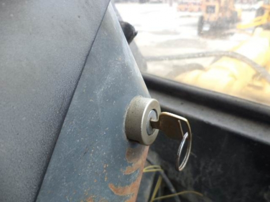 ขายด่วน รถตัก Komatsu WA 300 - 3 พร้อมใช้งาน ขายด่วน รถตัก Komatsu WA 300 - 3 พร้อมใช้งาน