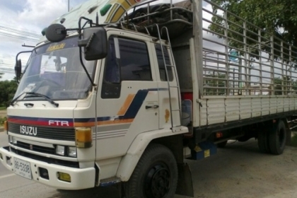 ISUZU Rocky. หกลัอ ปี. 35. TFR รถห้างแท้. ยาว7.2 เมตร ซัซซี่สวยใหญ่ตลอด ช่างล่างใเครื่องดนตรี พวงมาลัยเพาเวอร์ เบรกจิ๊ฟฟี่. รถบางๆๆๆเดิมๆๆๆ ขับดีมาก ยาง 900. ช่วงล่างใหญ่ 700,000