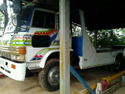 HINO KT 925 - 185 HP HO7C รถหางปลาสิบล้อเพลาเดียว ท้ายลาดมีหางไฮดรอลิกส์ขึ้นรถเกี่ยวข้าวครบพร้อมใช้งาน หัวเก๋งแล็ปลายอย่างสวยลงเล่มครบอุปกรณ์คอนโซลภายในสวยครบ พวงมาลัยเพาเวอร์ ระบบเบรคทริ๊ปฟี้ ช่วงล่างคัชซีสวยไม่มีแตกไม่มีบวม ยางสภาพดี 10 เส้นประมาณ 70\% พ