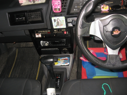 ขายครับNISSAN SENTRA 1500  หัวฉีด กระจกไฟฟ้าติดLPGพร้อมใช้