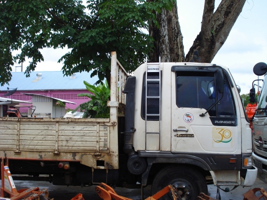 ขายรถบรรทุกฮีโน่ยาว 7 เมตรพร้อมลิฟท์