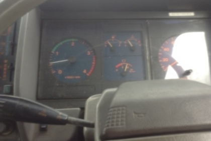 Hino Hi-Tech 6 ล้อตู้ ใช้งานน้อยมาก 10 บาน เครื่อง 195 HP. ยาว 6 เมตร ปี48. FD3H สภาพสวยพร้อมใช้งาน ไม่มีเสากลาง 850,000