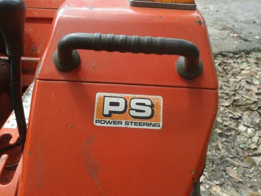 ขาย KUBOTA  L1-205  2เพลา เครื่องไดเร็ก 3 สูบพวงมาลัยเพาเวอร์  กำลังติดชุดตัก