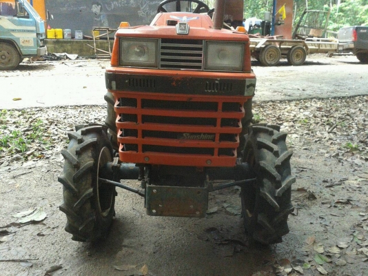 ขาย KUBOTA  L1-205  2เพลา เครื่องไดเร็ก 3 สูบพวงมาลัยเพาเวอร์  กำลังติดชุดตัก