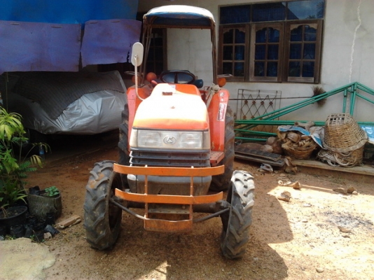 ***ขายแล้วครับขอบคุณ Truck2hand ขาย รถไถน้อย 2เพลา KUBOTA L2808 28HP สภาพสวยๆ แห้งๆ เครื่องดีติดง่ายแห้งดีไม่มีเยิ้ม ชั่วโมงทำงาน 3,xxx ยางดี4เส้น พร้อมอุปกร์2ชิ้น โรตารี่(เก่านอก) 1.50ม. และผาน5 ปกติใช้แต่งานตัวเอง สภาพสวยๆ เอกสารเล่มทะเบียนพร้อม ราคาต่อ