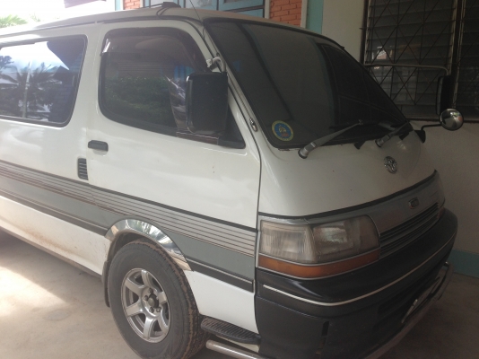 ขายรถตู้ Toyota Hiace หัวจรวด