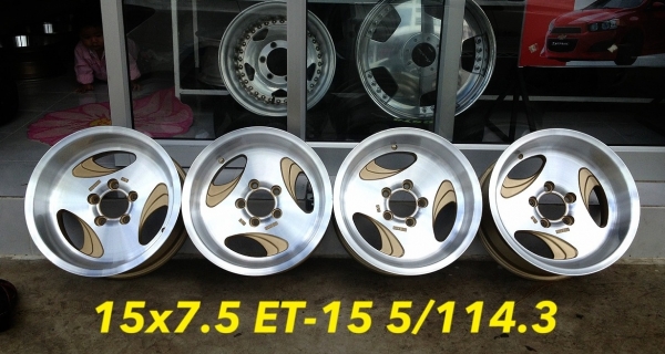 ขายล้อ Enkei ขอบ 15x7.5 ET-15 5/114.3 ลายสวยๆ ออฟลึก 3 นิ้วครับ