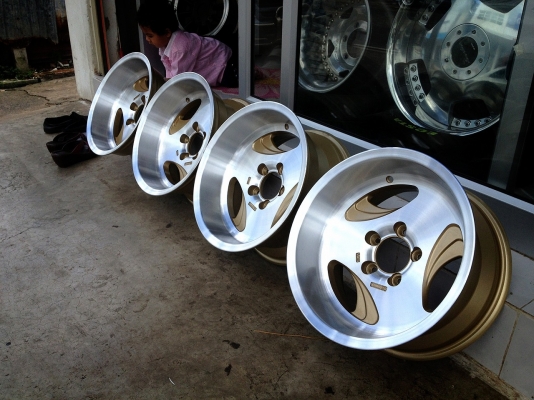 ขายล้อ Enkei ขอบ 15x7.5 ET-15 5/114.3 ลายสวยๆ ออฟลึก 3 นิ้วครับ ขายล้อ Enkei ขอบ 15x7.5 ET-15 5/114.3 ลายสวยๆ ออฟลึก 3 นิ้วครับ