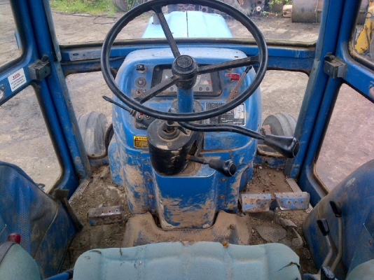 รถลงแล้ววันนี้ 10 ส.ค. 56 ฟอร์ด 6610 เกียร์มือ มีห้องเก๋ง