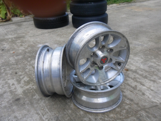 ขายแม็กขอบ R14" พร้อมยางราคาถูก 3,500 บาท